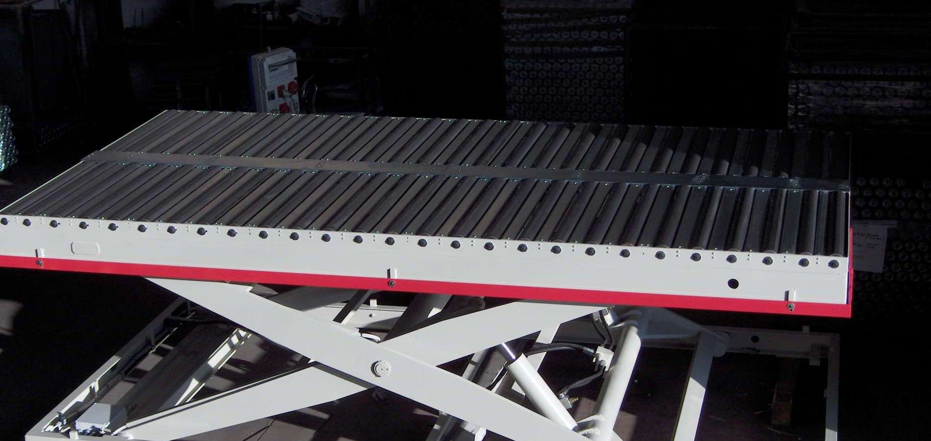 Sollevatori con piano a rulli motorizzati